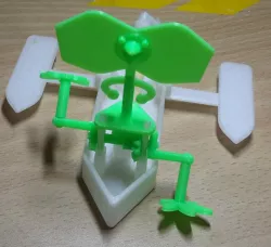 Rubber Band-Powered Frilled Lizard Running on Water