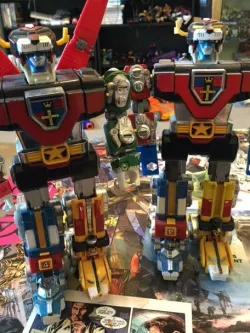 Vintage Voltron Lion Head (hands in robot mode)