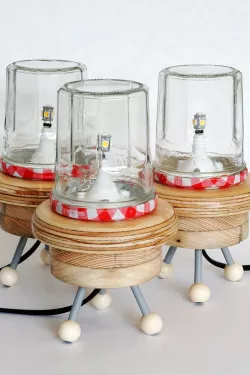 Wide base G4 lampholder.