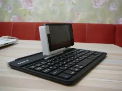 Ipad's keyboard - any smartphone adapter