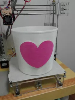 Childish Big-Hearted Wastebasket