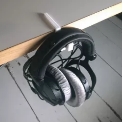 Minimal Headphone Holder for 3cm Table (with Source)