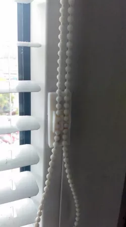 Window blind chain holder