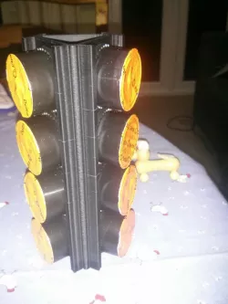 Configurable triangular coffee capsule holder