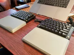 Cover and wrist rest for Koolertron split keyboard