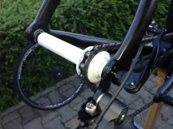 Dummy hub, chain tensioner, chain rest for mountain or road bike