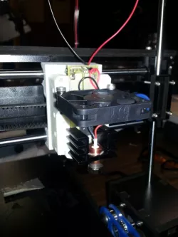 Replacement Universal Extruder Carrier for Two-Up with Universal mount for L-Cheapo 2.1W Laser Cutter/Etcher
