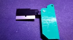 Razor blade holder 