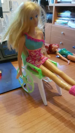 Sedia a rotelle per la Barbie / Barbie wheelchair