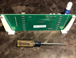Short Multimorphic vertical circuit board mounts