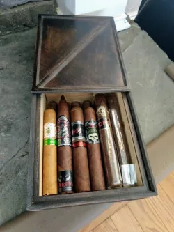 Humidor - "Cross Brace" 10 Cigar Humidor
