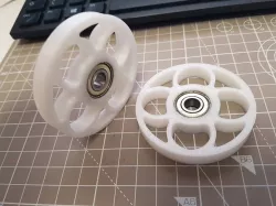 Kick-ass wheel for one 608 bearing