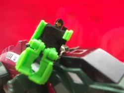 Transformers HeadMaster Grax - Skullcruncher's Trainer
