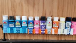 Acrylic paint holder