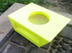 Customizable Top Bar Hive internal jar feeder