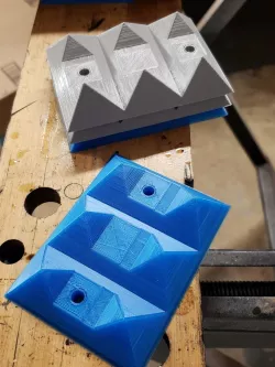paint pyramid block (stackable)