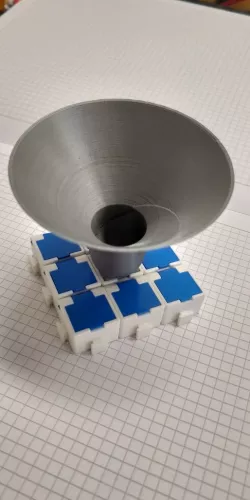 Funnel to fill SMT / SMD containers