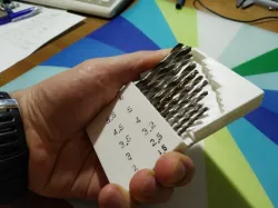 Customizable springed case for drill bits 