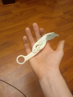 Retractable fang knife