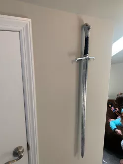 Long Claw Minimal Wall Mount