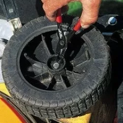 Mower BLACK et DECKER GR450 front wheel (roue pour tondeuse)