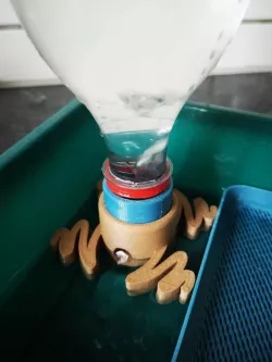 Xoodo Frög - Bottle adapter for converting basins into microgreens trays