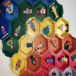 Modular Hexagonal Dovetail display box compatible with LEGO®  minifigures 