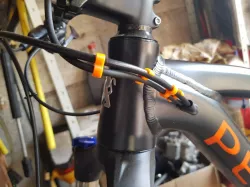 Montain bike cables clips