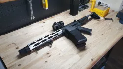 Ares Amoeba 013/014 Honeybadger foregrip
