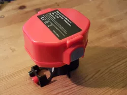 Makita 1220 Battery Charger/Powerbank -- Makita 1220 Akku Ladehelfer/Powerbank