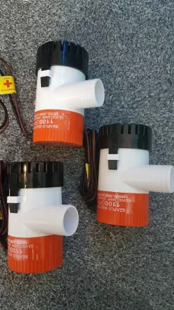 Bilge pump mount for a 20mm PVC Tee
