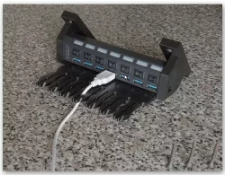 Unterbau-Halterung für USB-Hub / Underfloor mount for USB hub