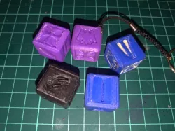 warhammer dice / keychain 