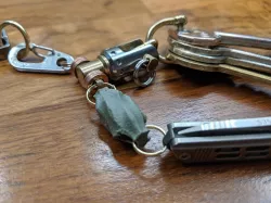Mini Magnetic Twist Lock Quick Release Key Ring