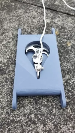 Spool holder for grappling / gravity hook