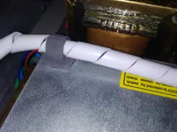 Suporte para cabos com porta cabos tipo parafuso