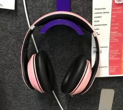 Headphones hanger for 1" cubicle wall