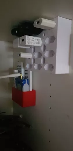 Plugg to hang it up