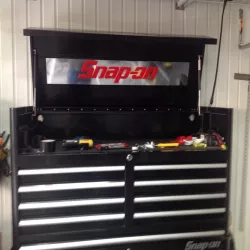 snap-on logo sliced