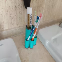 Toothbrush can