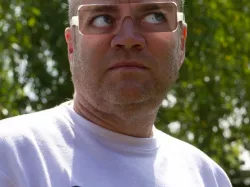 BokitoKijker - Glasses for viewing gorillas and the like.