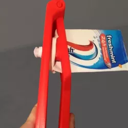 Toothpaste Squeeze (Press)