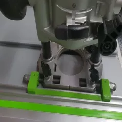 Makita Oberfräse RT0700 zu Führungsschiene Makita / Makita Router RT0700to Makita  guide rail