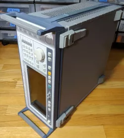 Rohde & Schwarz SMIQ/FSEA/ZVR (and more) compatible feet with kickstand