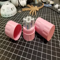 Travel AA battery container with fixed threads