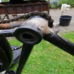 Gazelle bottom bracket bushing