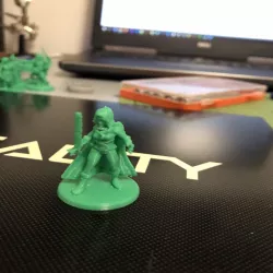 Female Rogue - Desktop Hero