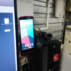 Support de téléphone sur tour PC