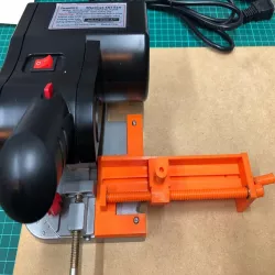 Adjustable cutting template for mini cutting saw