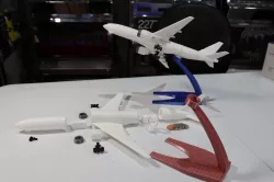 BOEING 777 | Desktop Model Airplane with Magnetic Stand